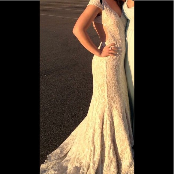 Prom/wedding dress - Picture 2 of 4